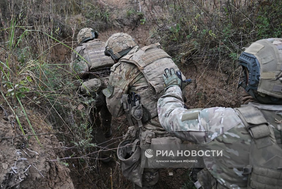 TheGreyPatriot_'s tweet photo. 🇷🇺 Today's training of troops from 83rd Separate Air Assault Brigade from Group of Forces "Sever" in Sumy Oblast.
Many AK-12Ks spotted.
Part 1 of 4
#Russia #Russian #Russians #Today #SVO #RIA #Military #Army #Training #Tactical #Paratroopers #Airborne #AK12K #Multicam https://t.co/3fbrkTaNZI