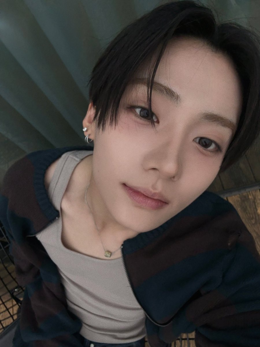 sinxmio's tweet photo. 아니 1같은사진찍어놓고 2공개한거십알 https://t.co/iCVONGEzeH