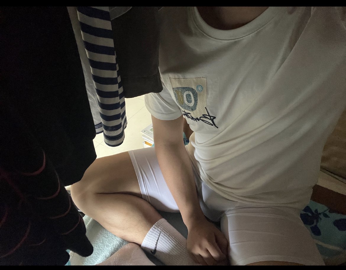 lwglwlw's tweet photo. 唉放假了也是一个人 有木有广州东莞深圳的dd找我玩真的好难过(｡•́︿•̀｡) https://t.co/VRMUkp9vTB