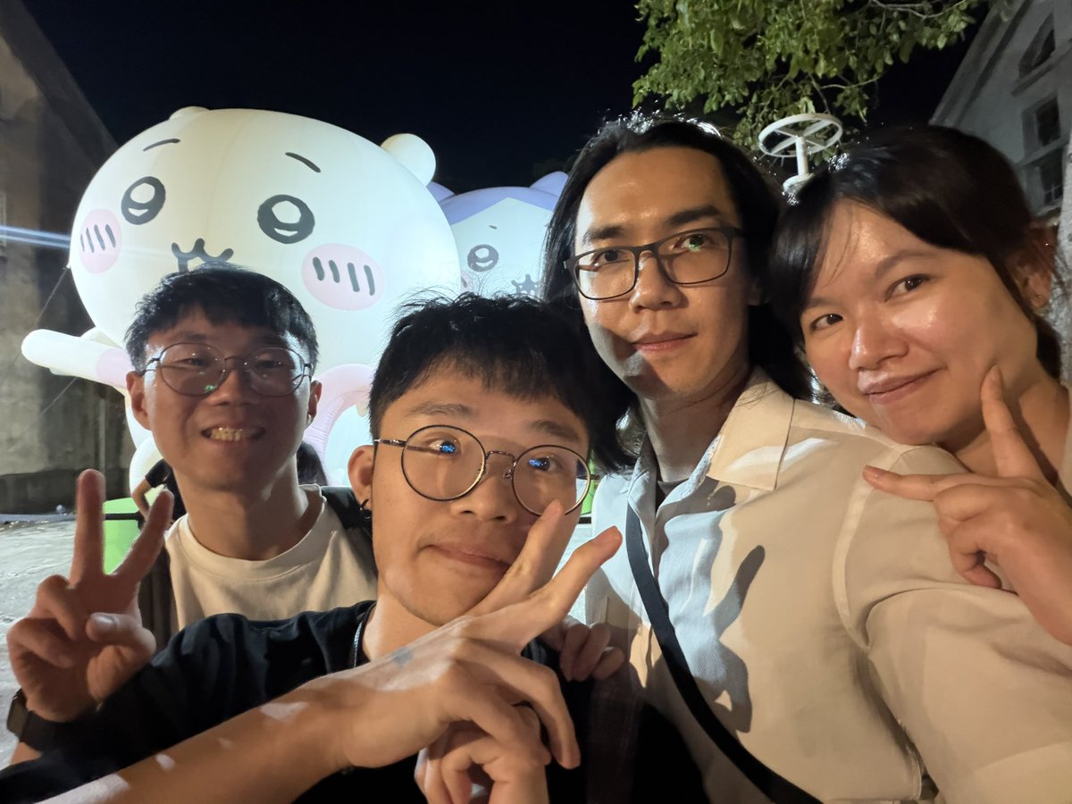 cheyeh727's tweet photo. 這次合照被一些很久沒見的朋友說我變瘦，但是我肚子還是消不下去😭 https://t.co/wtPnOUcTmQ