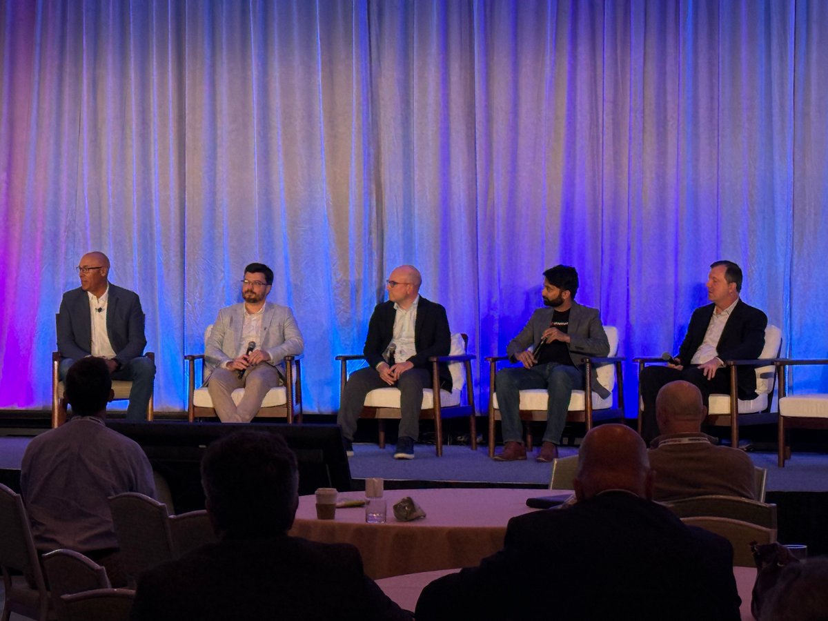 GraphiantHQ's tweet photo. @GraphiantHQ joined industry leaders at #Mplify Boston, where our CEO @theuncagedali joined a panel hosted by @Rmota of #ACG , to explore “Building Resilient Networks for the #AI Driven Enterprise.”

Thanks to everyone for their insights.

#NaaS #NetworkTransformation #Graphiant https://t.co/SJNLBKW6zj