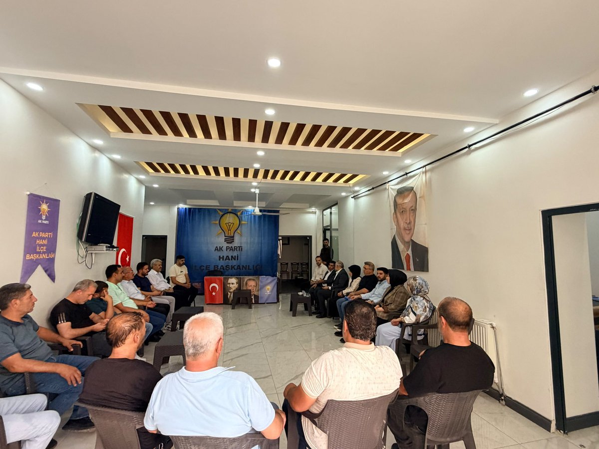Necla_Opcin's tweet photo. İl Teşkilat Başkanımız Sn. Davut YILDIZ, İl Bilgi İşlem Uzmanımız Sn. Cengiz BABAYİĞİT ve İl Teşkilat Başkan Yardımcılarımız Sn. Furkan GÖK ile Sn. Rojda TÜRKEŞ, İlçe Başkanlığımızı ziyaret ederek İlçe Başkanımız sn. Mirza KAYHAN öncülüğünde teşkilatımızla bir araya geldiler. https://t.co/17rHBz3HQF