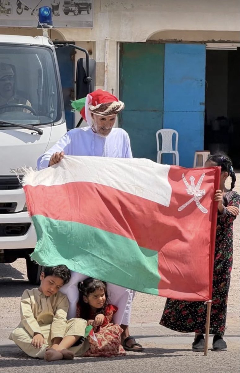 AboAlhajras1's tweet photo. غلبه النعاس، فنام تحت راية الوطن…
وكأن الوطن حضنٌ يأمن فيه التعب. https://t.co/gprnNVzQdf