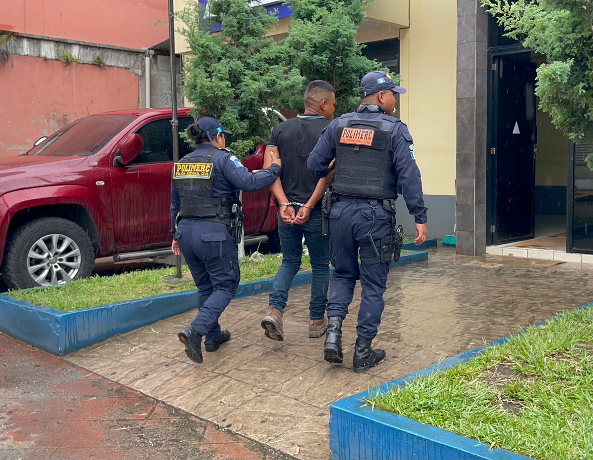 PNCdeGuatemala's tweet photo. En San Juan Chamelco, Alta Verapaz, investigadores de la #DIPANDA capturaron a Nelson “N”, de 24 años, por femicidio en grado de tentativa y violencia contra la mujer.

En Cobán, agentes de la #POLIMERC capturaron a Domingo “N”, de 26 años, por violación

#ProtegerYServir https://t.co/L7I8pQurop