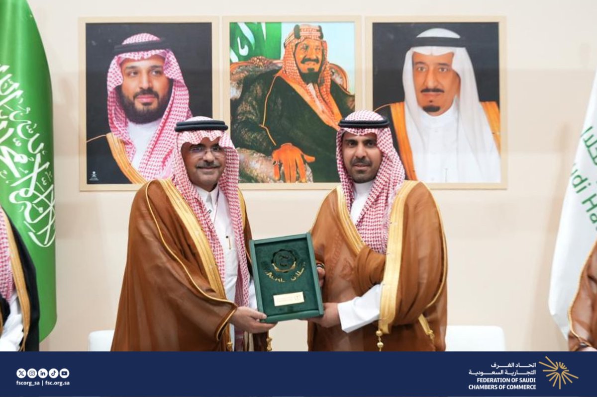 FSC_KSA's tweet photo. شارك وفد أعمال اتحاد الغرف السعودية، ممثلًا بم��لس الأعمال السعودي الماليزي برئاسة نائب رئيس المجلس أ. شاكر الشريف، في معرض ماليزيا الدولي للحلال MIHAS 2026 بكوالالمبور.

وتضمن برنامج الزيارة عددًا من اللقاءات والاجتماعات مع الجهات ذات العلاقة والجانب الماليزي، لبحث سبل تعزيز التعاون الاقتصادي والتجاري، وتطوير أعمال المجلس، واستكشاف الفرص الاستثمارية في القطاعات ذات الاهتمام المشترك، بما يسهم في تنمية العلاقات الاقتصادية بين المملكة وماليزيا.

#اتحاد_الغرف_السعودية