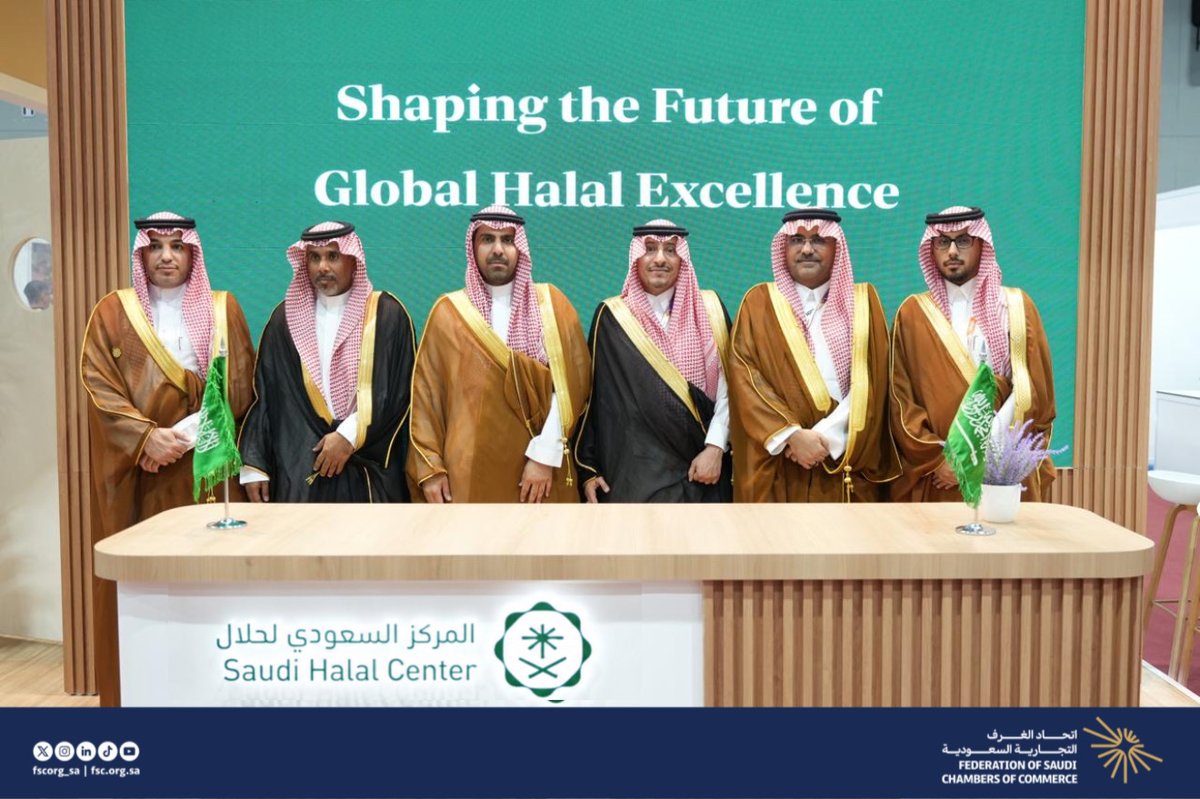 FSC_KSA's tweet photo. شارك وفد أعمال اتحاد الغرف السعودية، ممثلًا بم��لس الأعمال السعودي الماليزي برئاسة نائب رئيس المجلس أ. شاكر الشريف، في معرض ماليزيا الدولي للحلال MIHAS 2026 بكوالالمبور.

وتضمن برنامج الزيارة عددًا من اللقاءات والاجتماعات مع الجهات ذات العلاقة والجانب الماليزي، لبحث سبل تعزيز التعاون الاقتصادي والتجاري، وتطوير أعمال المجلس، واستكشاف الفرص الاستثمارية في القطاعات ذات الاهتمام المشترك، بما يسهم في تنمية العلاقات الاقتصادية بين المملكة وماليزيا.

#اتحاد_الغرف_السعودية