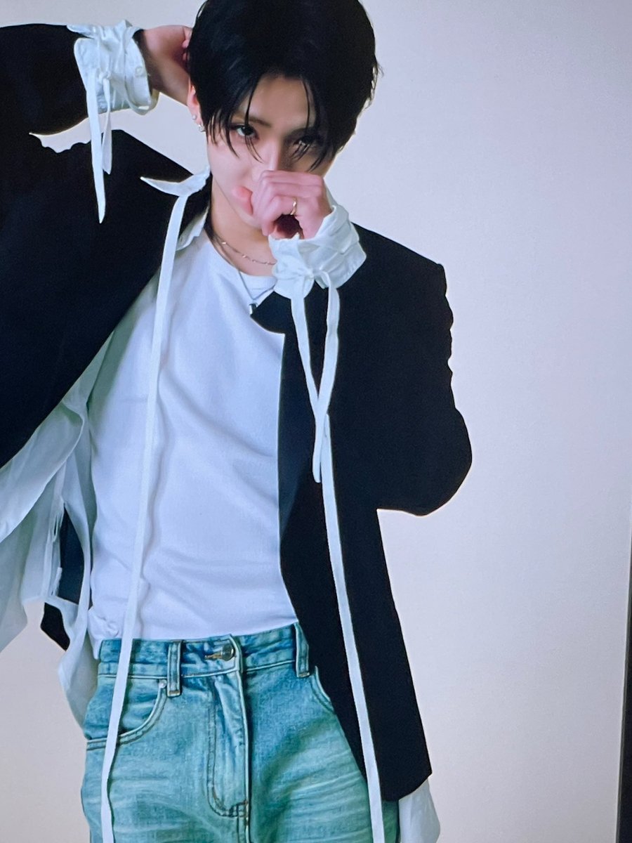 leowoned's tweet photo. 260925 plus chat update ➕💬 

🥀 allyz our allyz ~ it’s already september 25 somehow. this past year’s probably the fastest time of my life and i feel so happy and grateful that our allyz were there with us through it.

thanks to allyz who are always by our side reminding us why the team ald1 came to exist and why we are one i think this past year became even more precious and special.

if we can continue to look back on and celebrate today together for a long long time i don’t think i can wish for anything more. thank you always and i cherish you so much 🤍

#SANGWON #상원