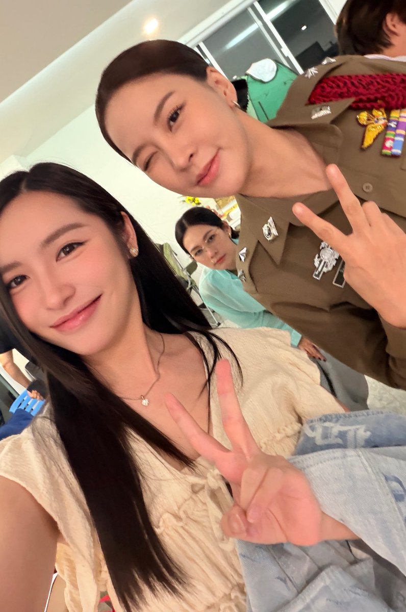 Lookkaeww_k's tweet photo. แหน่ะะะะ มีใครแอบมองผู้หมวดอยู่นะ 🫣

#ข่มขลัง
#KhomKhlangTheSeries https://t.co/wFUacVilzr
