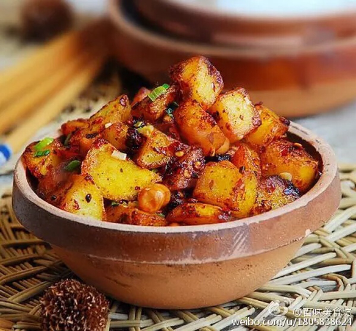 CristobalHsfa's tweet photo. Hoy hice patatas bravas caseras crujientes con salsa picante, el sabor de la abuela en cada bocado!， https://t.co/W8yiusvg6c