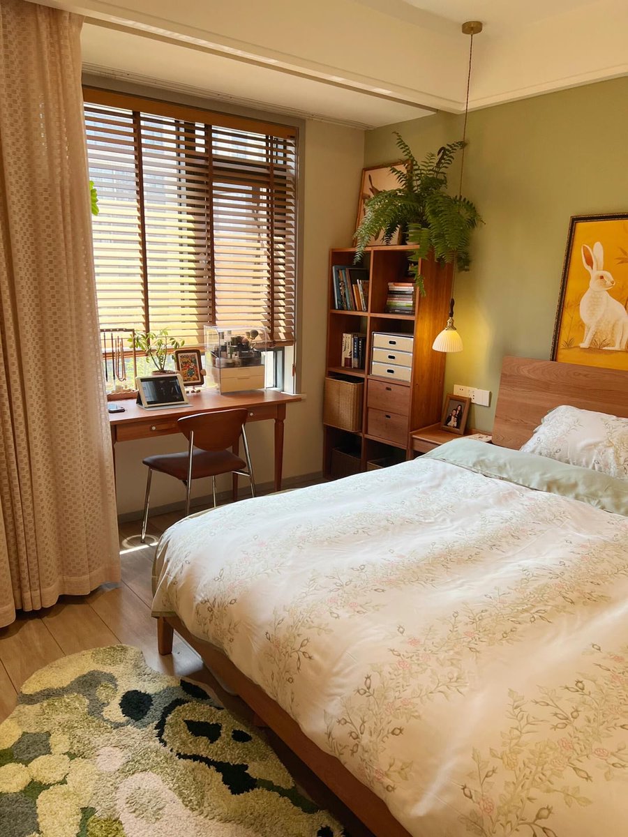 baoibra203916's tweet photo. Freshly laundered bedding just piled up after a quick Sunday fold – tiny win that makes the whole space feel softer. https://t.co/s9LhTxdh2z