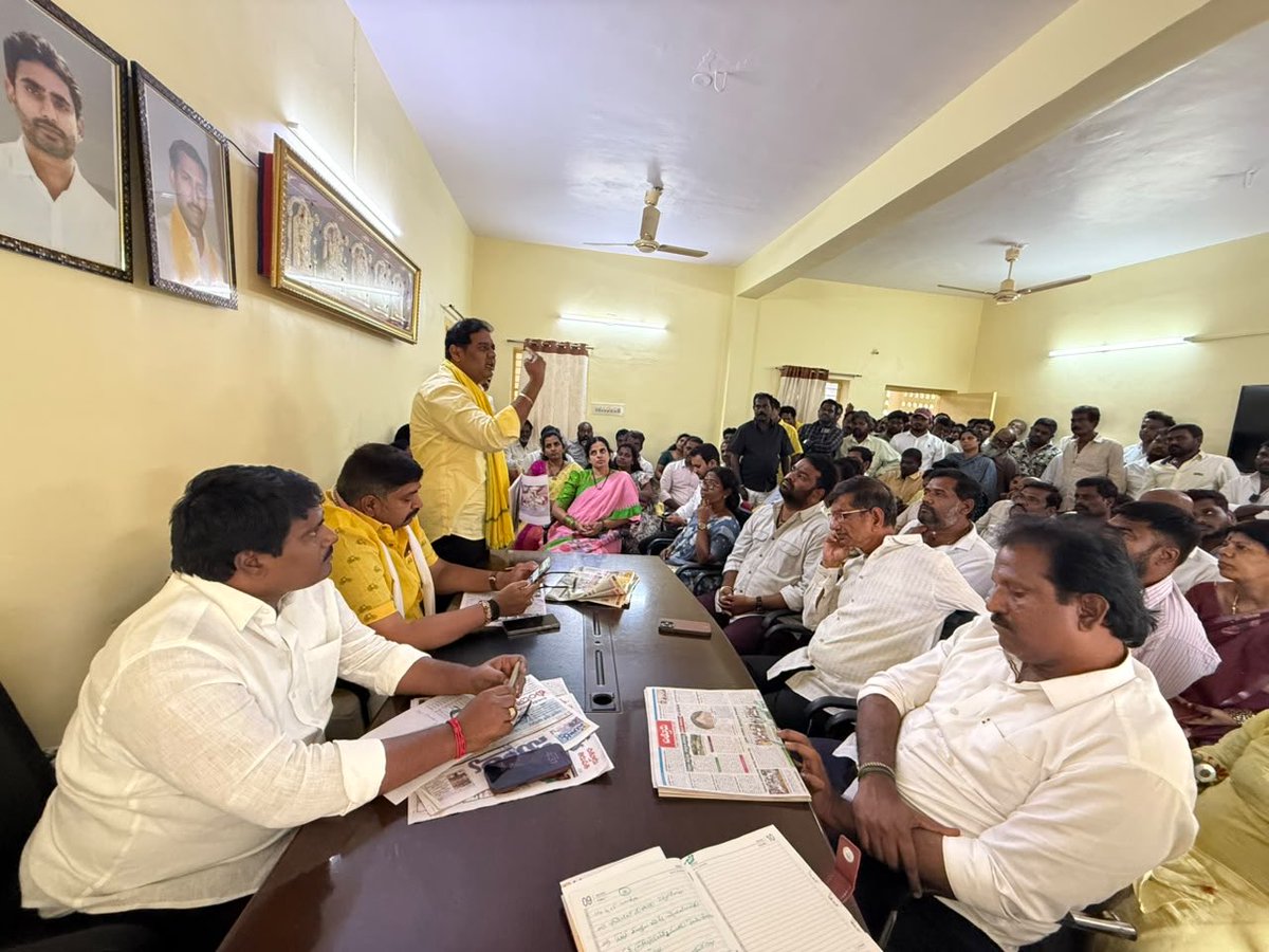 VKsaysso's tweet photo. తెలుగుదేశం చిత్తూరు నగర ఎన్నికల  సన్నాహక సమావేశం . రాబోయే స్థానిక సంస్థల ఎన్నికల్లో భారీ విజయం సాధించాలానే లక్ష్యంతో  అనుసరించాల్సిన విషయాల పై చర్చ. జై తెలుగుదేశం. https://t.co/I09pi0hCkg