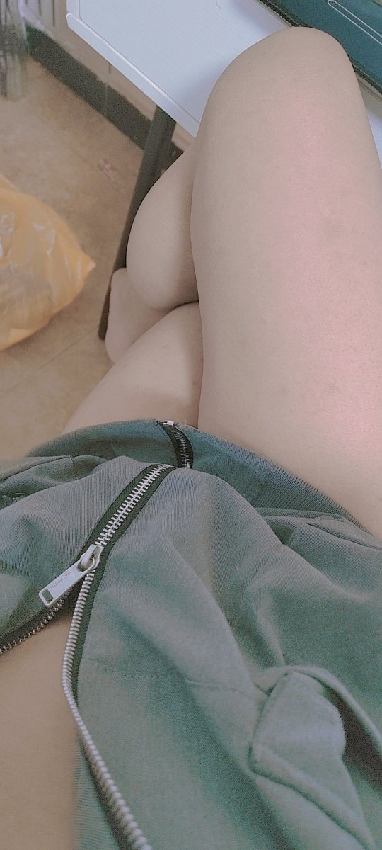 HmRs3c's tweet photo. 撤回了?又和我表白呢吧？每个人都有追求幸福的权利，也许有人会笑你不知道自己几斤几两，不懂得天高地厚，癞蛤蟆想吃天鹅肉，会问你飞蛾扑火值不值得。但，那又怎么样呢？感情，爱上就是爱上了，得不到也算是努力过，重发吧，我会假装没看见，不给你压力。
#男娘 #伪娘 https://t.co/zV1rs5prP7