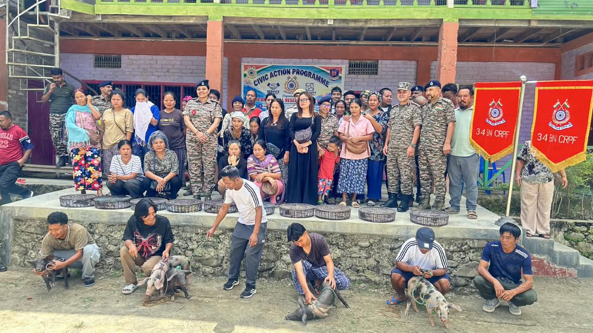 34BnCRPFNagaon's tweet photo. Dett/34 CRPF conducted a Civic Action Programme at E/34 Mangkotchapu & G/34 Leingangching Litan, distributing ducklings, chicks and piglets to villagers to promote self-reliance, livelihood support and community welfare #CRPF #CivicAction #CommunityWelfare #SelfReliance #mnsector https://t.co/SscHhqbdS6