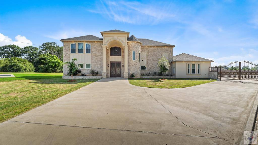 ImpactRealty1's tweet photo. New Listing Price: $679,500
3501 Trotter Ln, Texarkana, TX 75503 is a fantastic property with 4 bedrooms and 4.0 bathrooms.
See more here: https://t.co/8ykHFeP1a6
#NewListing https://t.co/t8gIrs0LRY