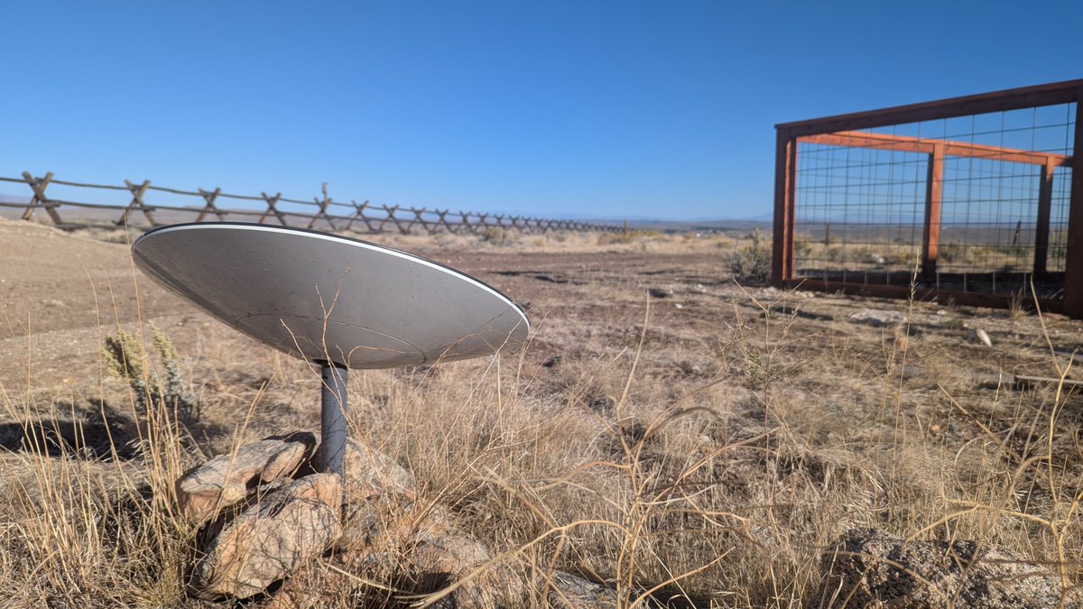 pcgeek86's tweet photo. After 5.5 years of service, it's finally time to say goodbye to the original @starlink round dish.
He had a good run, and would still be going if the power supply had not given out completely.
#Starlink support is AMAZING. 🛰️📡 They take good care of their customers. @SpaceX https://t.co/KfTiyIa04N