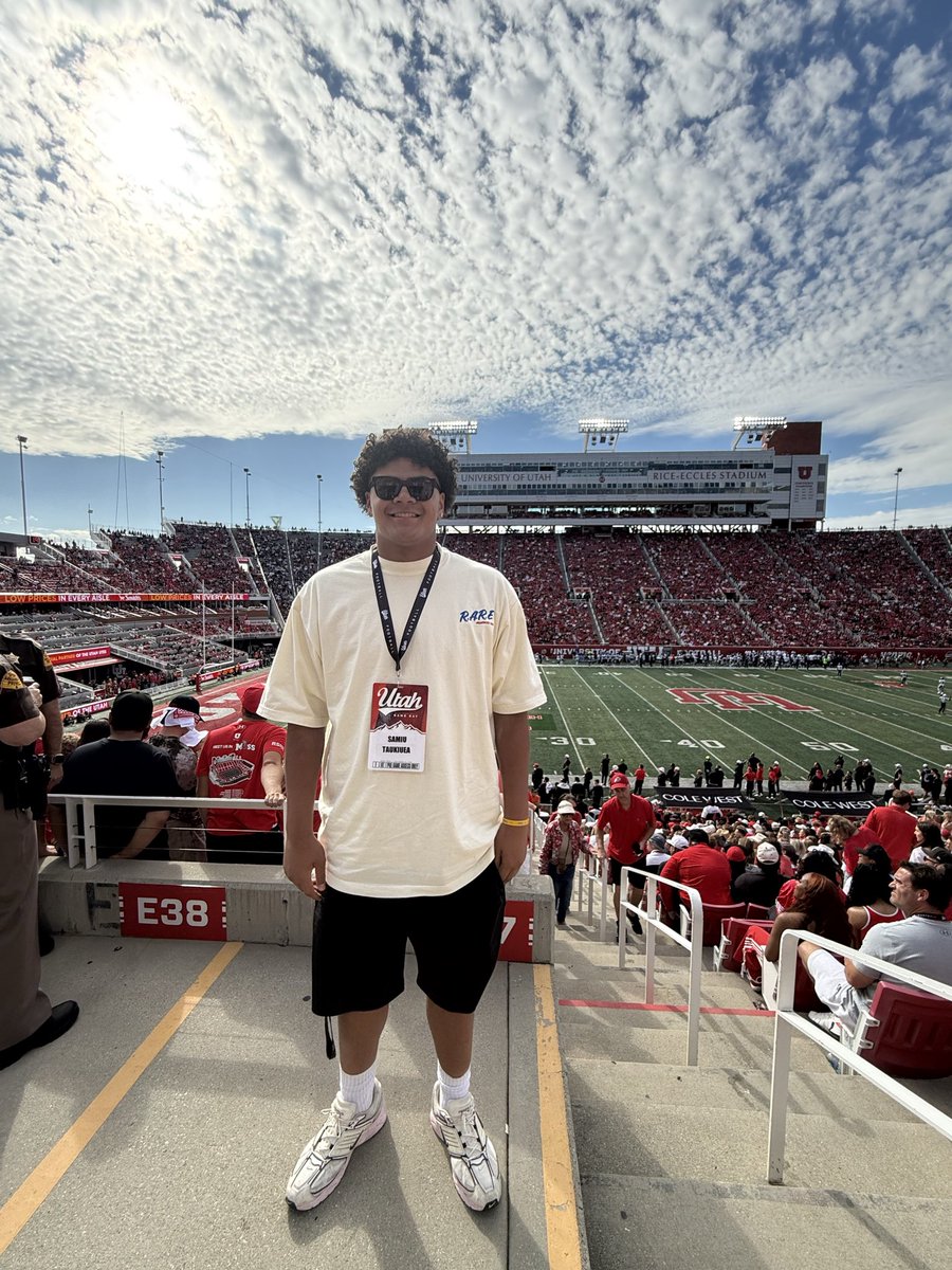SamiuTaukiuvea's tweet photo. Grateful to be able to squeeze in much of the Utes game last Saturday between HOCO activities. Thank to for having me, @Utah_Football. My lil sis especially enjoyed it. #firsttimer

@J2theGross @MasonYellicoUT @RSNBUtes @GregBiggins @BlairAngulo @BrandonHuffman @Andy_Pham1 https://t.co/aIQtnYWo60