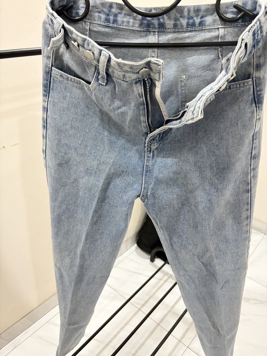 Theothersidee33's tweet photo. Mau reprice biar cepet habis 

Mau preloved beberapa jeans, atasan, dan celana kondisi sangat bagus
(harga nett no nego)

1. Jeans uniqlo size 28 7️⃣5️⃣
2. ⁠jiniso size 28 6️⃣5️⃣
3. ⁠lulu jeans size m 6️⃣5️⃣
4. ⁠mahella cardigan jules diamond size s navy 1️⃣2️⃣0️⃣

Tag wtb wts https://t.co/8KKiEDxXAD