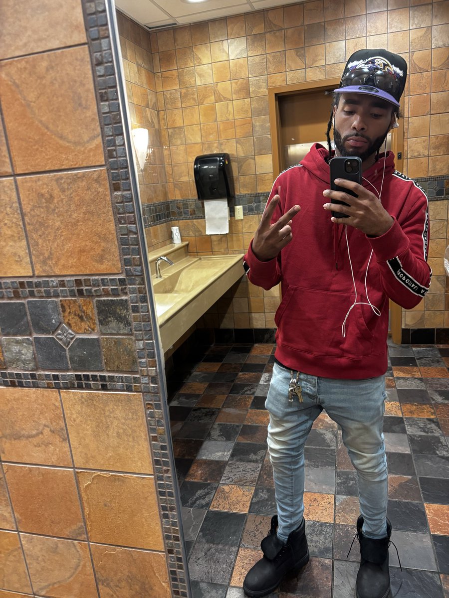 aaangels358's tweet photo. I den look death right n the eyes ion got no more fears🙂‍↔️ https://t.co/H80AyDMzHs