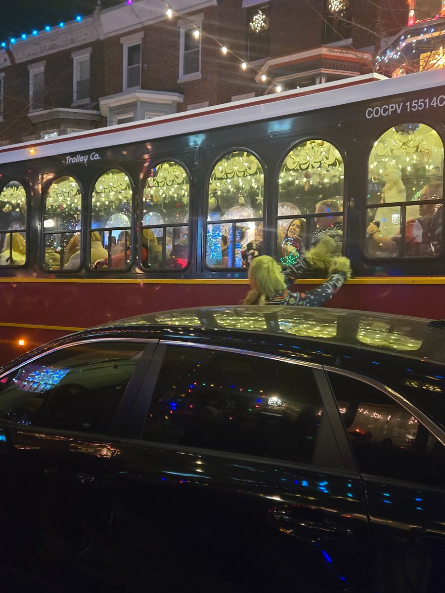 Savannah_01228's tweet photo. #ThrowbackThursday #AlphabetChallenge #WeekLforLookingIn
The Grinch looking in a holiday trolley https://t.co/uoexnhTxla
