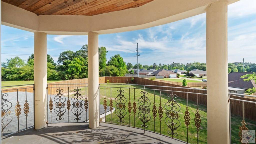 ImpactRealty1's tweet photo. New Listing Price: $679,500 ✨ 3501 Trotter Ln, Texarkana, TX 75503: 4 beds, 4.0 baths. https://t.co/01rhvmwnBD https://t.co/HBAijyngZf