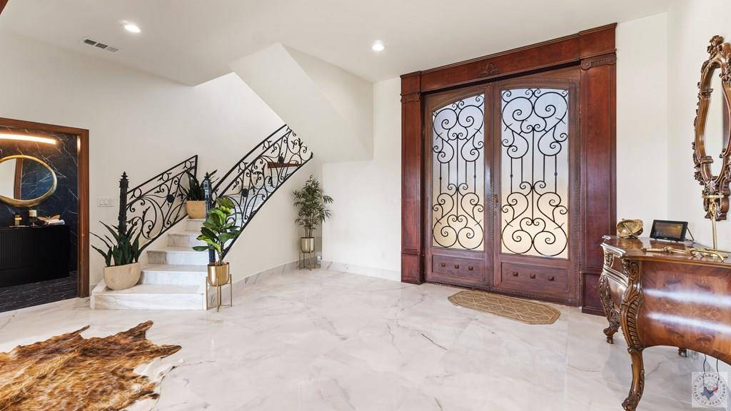 ImpactRealty1's tweet photo. New Listing Price: $679,500 ✨ 3501 Trotter Ln, Texarkana, TX 75503: 4 beds, 4.0 baths. https://t.co/01rhvmwnBD https://t.co/HBAijyngZf