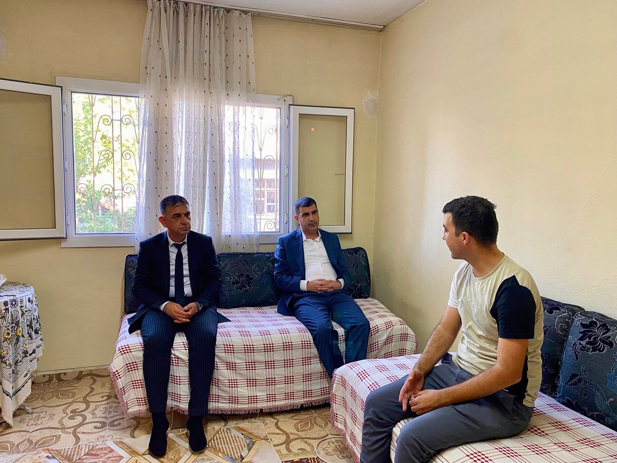 ImamogluKay's tweet photo. Kaymakamımız Sn. İbrahim ŞENKON, Sivil Şehit Şener AKKO’nun oğlu Sn. Emre AKKO’yu ziyaret etti. https://t.co/Btvw4SMOAq