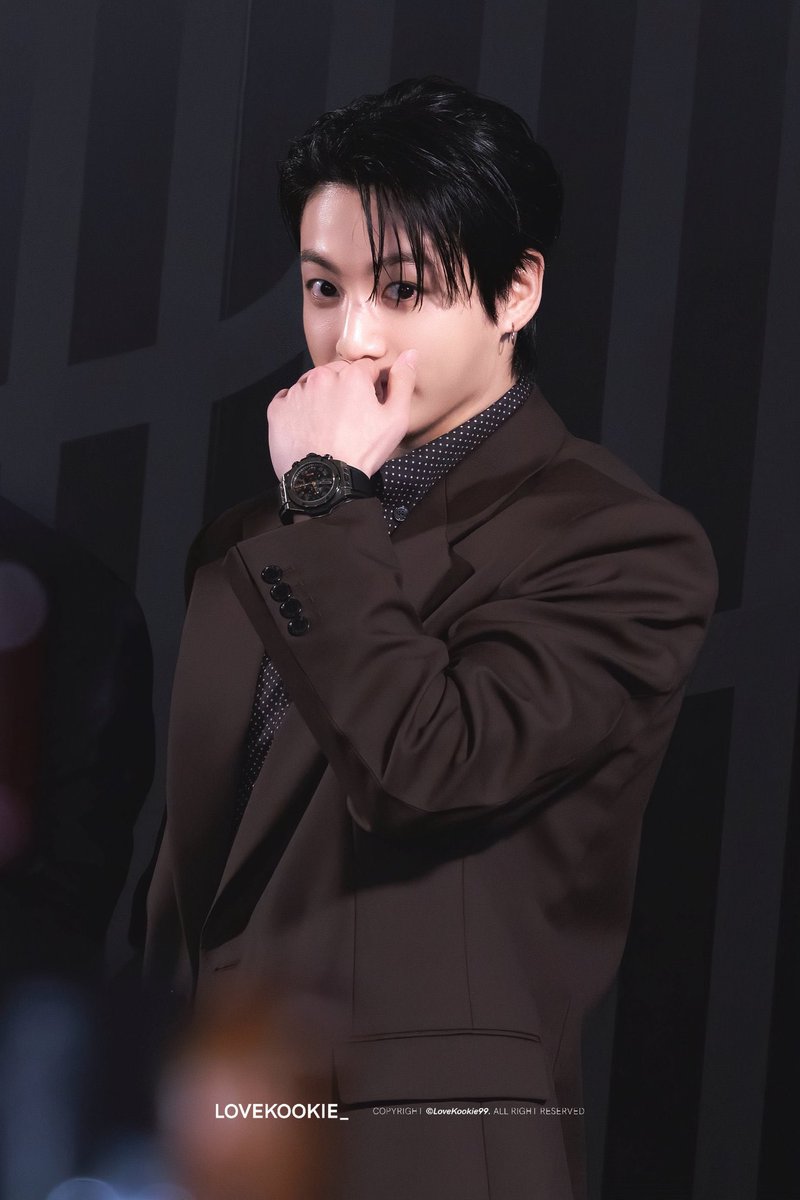 mnjeonjungkook's tweet photo. 260924 HUBLOT HQ

#JUNGKOOKxHUBLOT
#HUBLOT #ウブロ 
#정국 #JUNGKOOK #방탄소년단 #BTS https://t.co/Deehr2JVGt