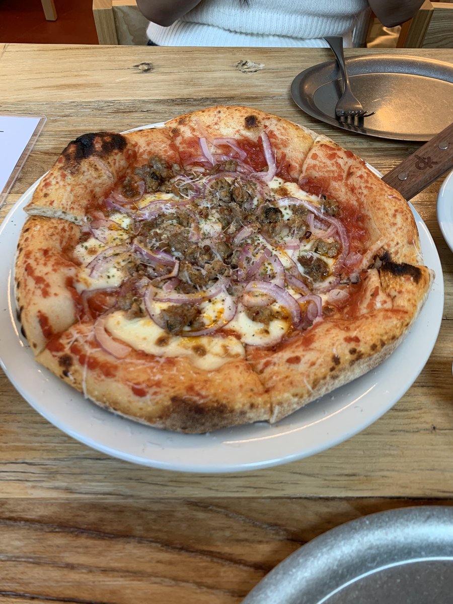 hhhitsloe's tweet photo. 전주 내려간 김에 화덕피자도🤌🍕 https://t.co/steavLStiB