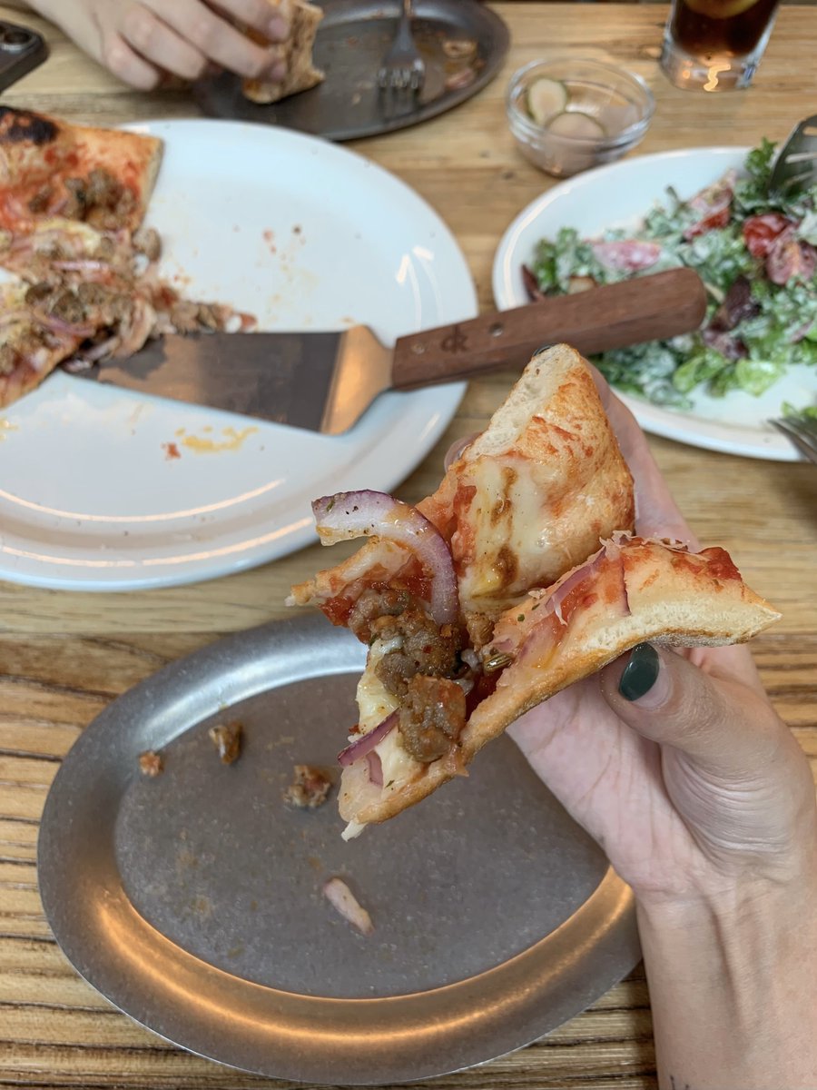 hhhitsloe's tweet photo. 전주 내려간 김에 화덕피자도🤌🍕 https://t.co/steavLStiB