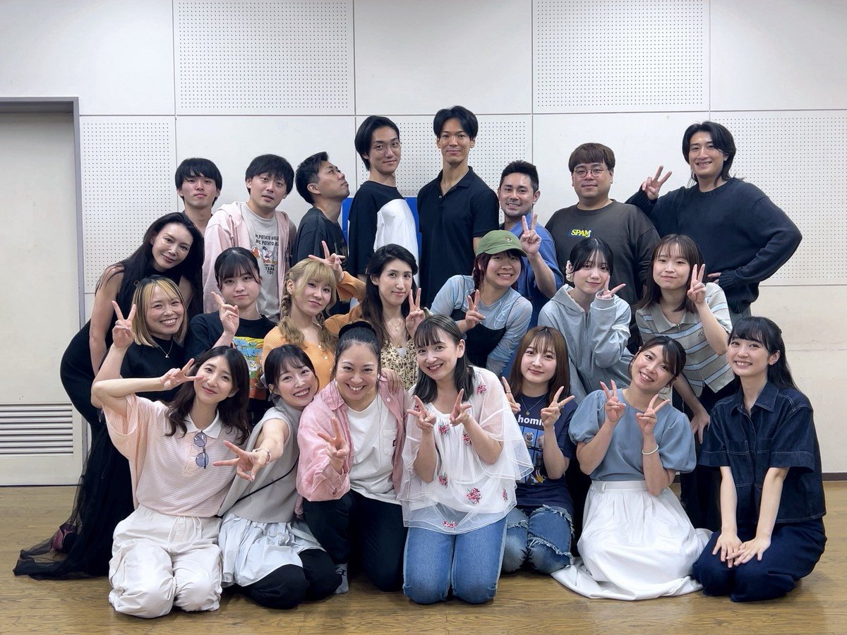 hyappei's tweet photo. #ソウルグラウンド
顔合わせ&amp;読み合わせでした🎉
とある古着屋のお話。
長編擬人化作品、古着たちが大暴れ‼️
これはぜひ観に来て欲しいぞ〜😆

🎁特典付チケット🎁
https://t.co/5k2jMYKuc4

✨️一般チケット✨️
https://t.co/01bI05u1gd https://t.co/IKOfKozvST