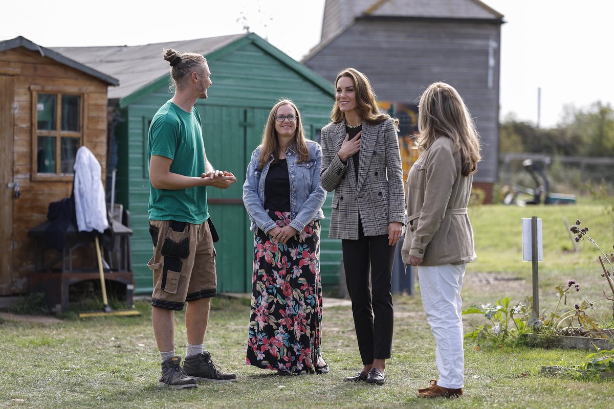 KensingtonRoyal's tweet photo. Marking Addiction Awareness Week with The @ForwardTrust in Southend-on-Sea. https://t.co/OgIfp34Pbq