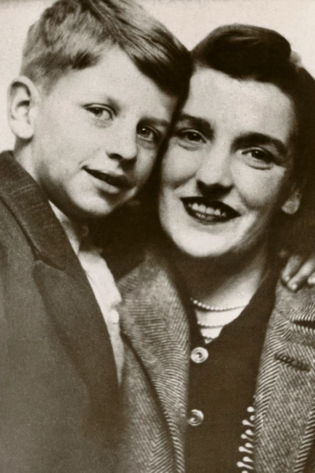 IsabellaMcLenno's tweet photo. Fuera de broma la mamá de Ringo era muy bonita y aparte una mujer luchona❤️ https://t.co/b8b8RPmbYZ