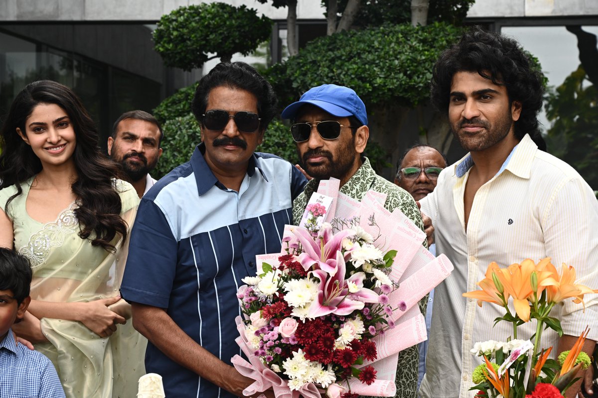 AnilSunkara1's tweet photo. Happiest birthday to my dearest friend, my fav director @SreenuVaitla . Wishing lots of peace, pride and prosperity through out the year with a super successful sankranthi with our #georgekrish. Love you always and wishing our dookudu magic will repeat soon. https://t.co/MI8TEdVUjB