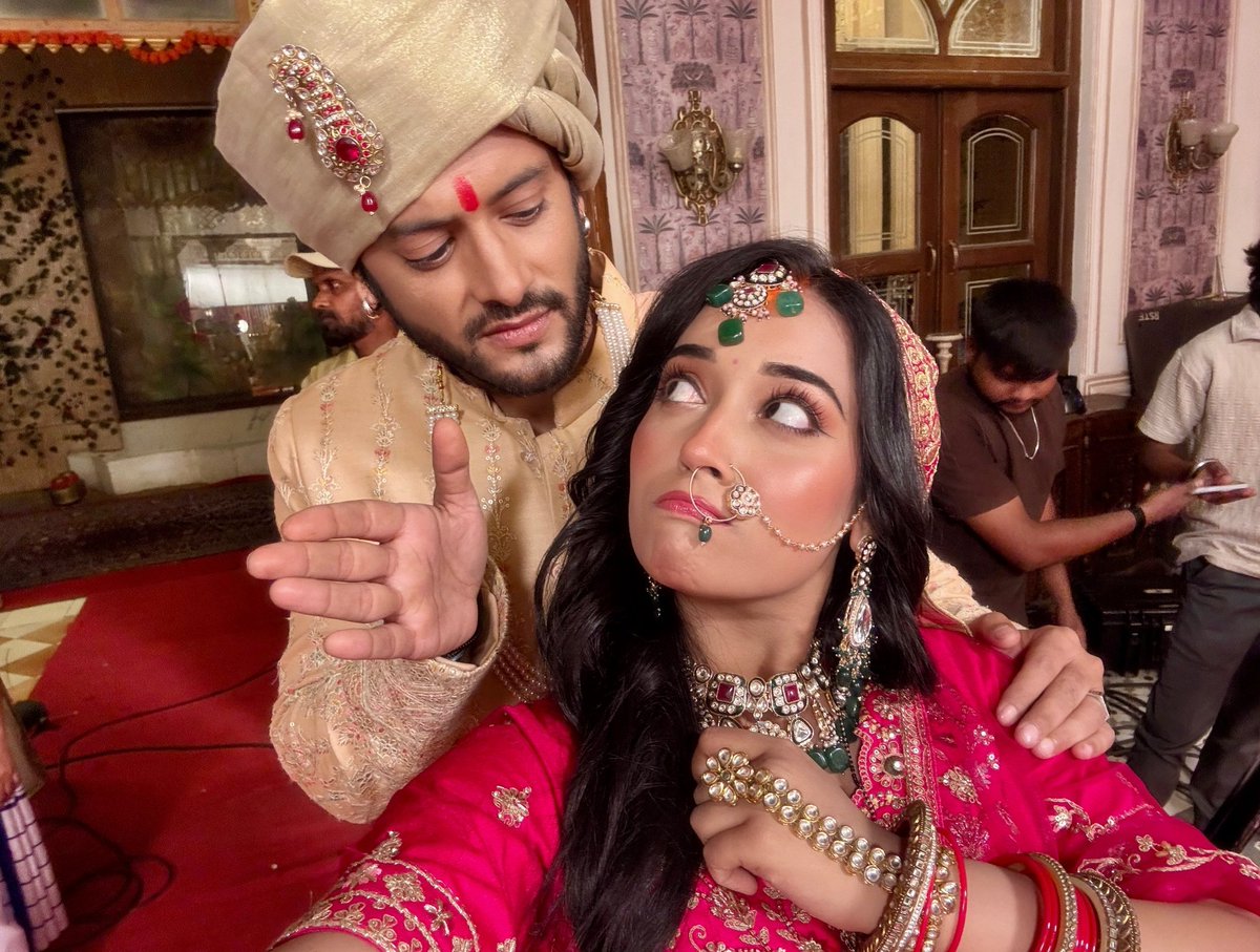 ishqjunooni's tweet photo. NO ANNALI NO ISHQ JUNOONI
🙏🙏🙏 https://t.co/ylQ8rt01yQ