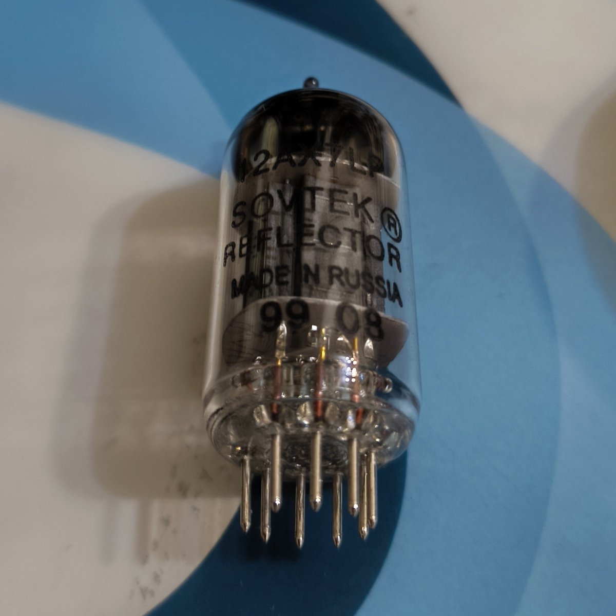 gauloisesark's tweet photo. という訳でハードオフドリームROD880、動確したら普通に音出るしガリもあんまりないし神よ…と買ったんだけど、家で試したらゲインゼロや弱く弾くと音がガビガビに割れ、真空管を外すと99年製の真っ黒な球が…生きてる球に交換すると超いい音になったのでスペア買わなきゃ…にしても十分安いので神 https://t.co/MumtPJnHUY