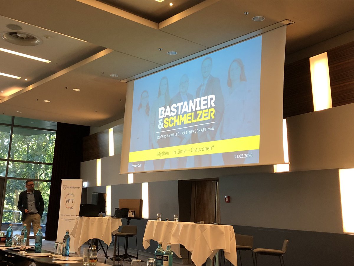 AjpmNews's tweet photo. Jetzt im @Radisson #Blu #Frankfurt: #VIVIT (Vision for Insurance, Finance & IT) Vortrag zu Irrtümern, Mythen und Grauzonen im #Maklerauftrag. Rechtlich eingeordnet von Rechtsanwalt David Bastianer aus #Dresden. https://t.co/5TKXD2yp5e