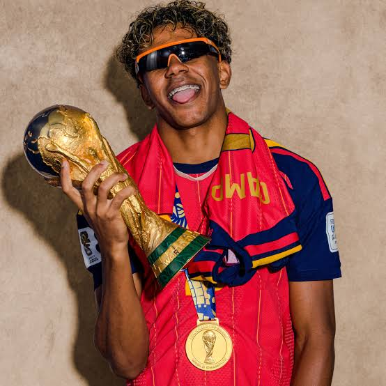 BarcaUniversal's tweet photo. 🚨 Lamine Yamal: "I wouldn't trade anything I won last season for the Ballon d'Or."

"It's no longer in my hands. I have a chance, and my level of play was clear too." https://t.co/SfZzAIgURj