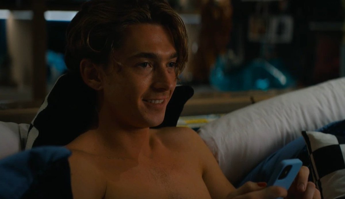 Darklex02's tweet photo. Austin Abrams in DO REVENGE is so a bad guy and we love 🍿🤪
#dorevenge #austinabrams #ResidentEvil #star https://t.co/UtBfr9GAh9