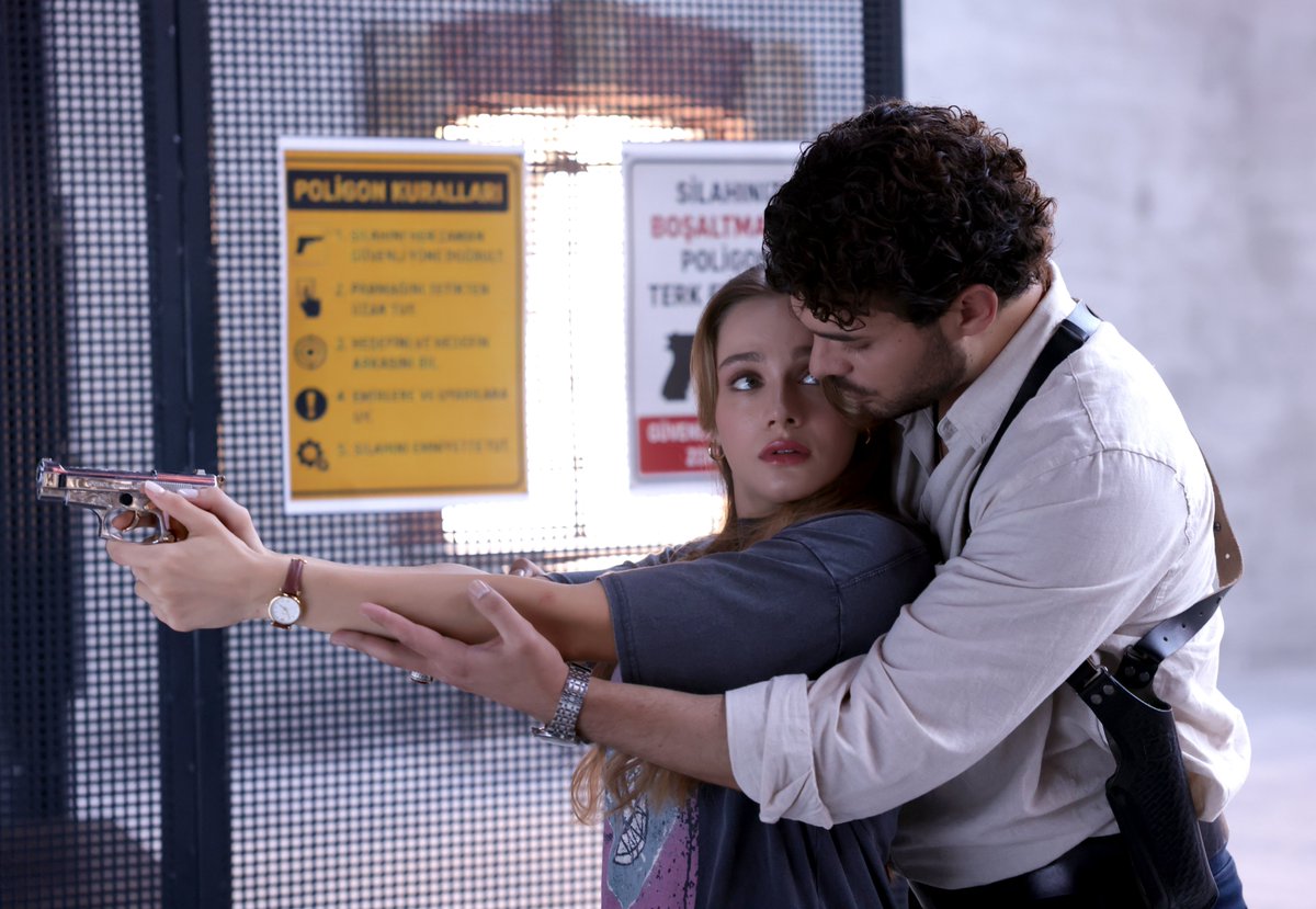 DiziciBagyan's tweet photo. Miray Daner &amp; Halit Özgür Sarı 💫 #Alıkara https://t.co/11p2hxFTJe