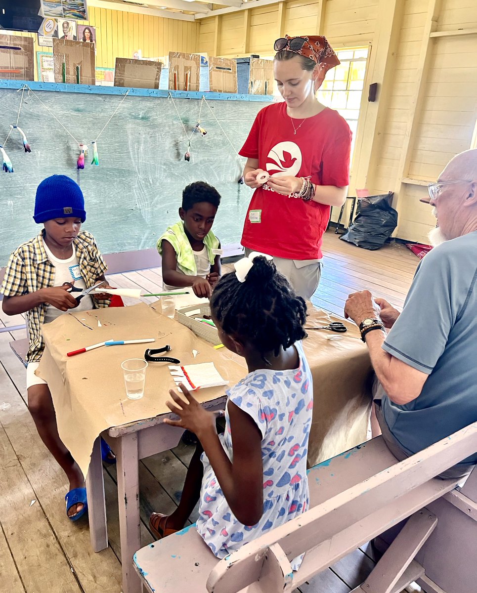 peacecorpguyana's tweet photo. #PeaceCorps Volunteer Anneliese organized a reading camp over the summer. The four-day camp began with story time each day before focusing on story development and fundamentals. 
Huge thanks to the teachers, other school staff and fellow Volunteers who supported this camp! 📖📚🎨 https://t.co/R5pDEEoG6W