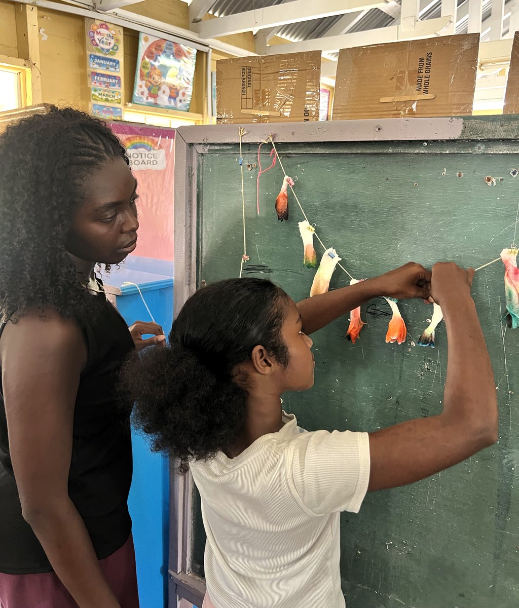 peacecorpguyana's tweet photo. #PeaceCorps Volunteer Anneliese organized a reading camp over the summer. The four-day camp began with story time each day before focusing on story development and fundamentals. 
Huge thanks to the teachers, other school staff and fellow Volunteers who supported this camp! 📖📚🎨 https://t.co/R5pDEEoG6W