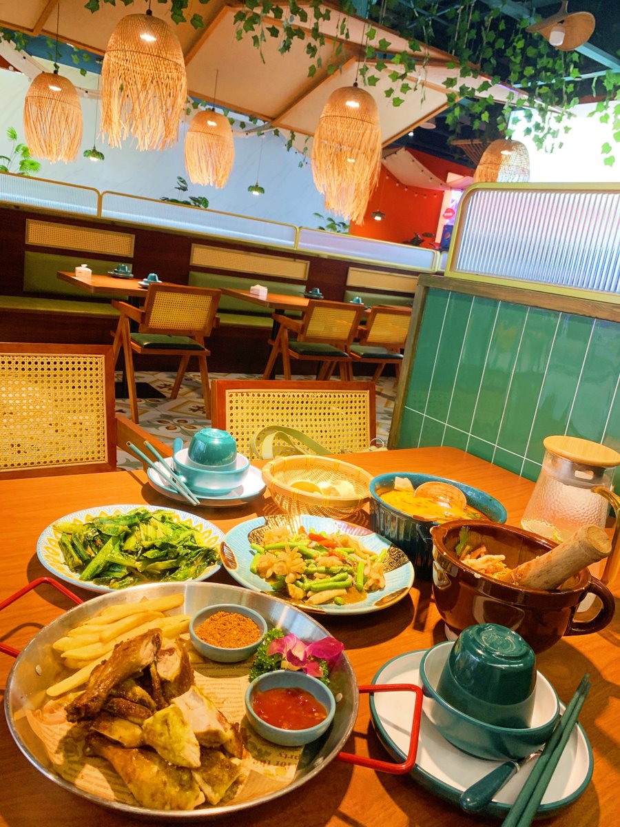 emmadiana948208's tweet photo. Craving bold flavors Try authentic Thai green curry tonight—creamy coconut milk, spicy herbs, and tender veggies for a perfect exotic bite! https://t.co/fFzAviW5j5