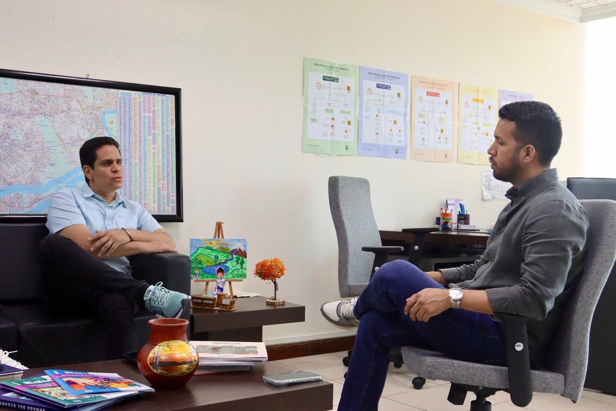 ATMGuayaquil's tweet photo. Mantuvimos una reunión con el Subsecretario del Ministerio de Educación, con el objetivo de coordinar acciones conjuntas que contribuyan a una movilidad más segura y ordenada para la comunidad educativa. 🚦🏫

Seguimos sumando esfuerzos por la seguridad vial en Guayaquil. https://t.co/hHU8qQPxlY