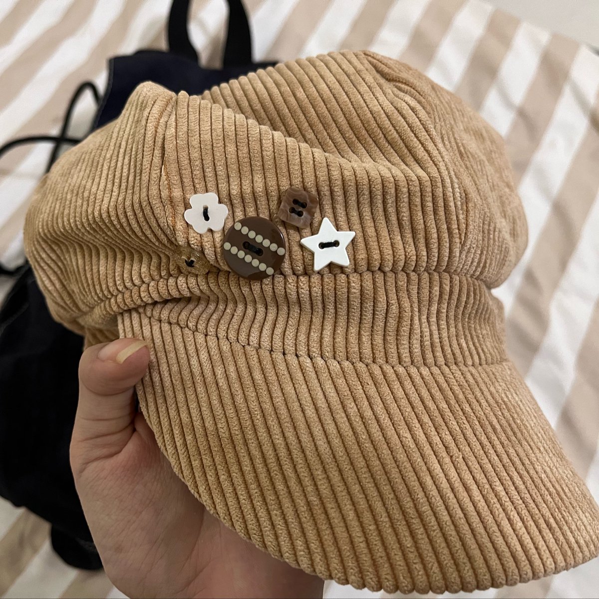 chokijungwon's tweet photo. ปล่อยกระเป๋ากับหมวกค้าบ 🧢🎒

กระเป๋า Kibling 250฿
หมวกทรงฟักทอง ผ้าลูกฟูก handmade ปักกระดุม น่ารักม้ากกก 🤎 170฿ (ซื้อมาไม่เคยใส่เลย)

ค่าส่งเหมาๆ 40฿ 🚌

#เสื้อผ้ามือสอง #โล๊ะตู้เสื้อผ้า #กระเป๋ามือสอง #ส่งต่อเสื้อผ้า  #ส่งต่อเสื้อมือสอง #ส่งต่อเสื้อผ้าญี่ปุ่น #ส่งต่อหมวก https://t.co/rEja8pwl9H