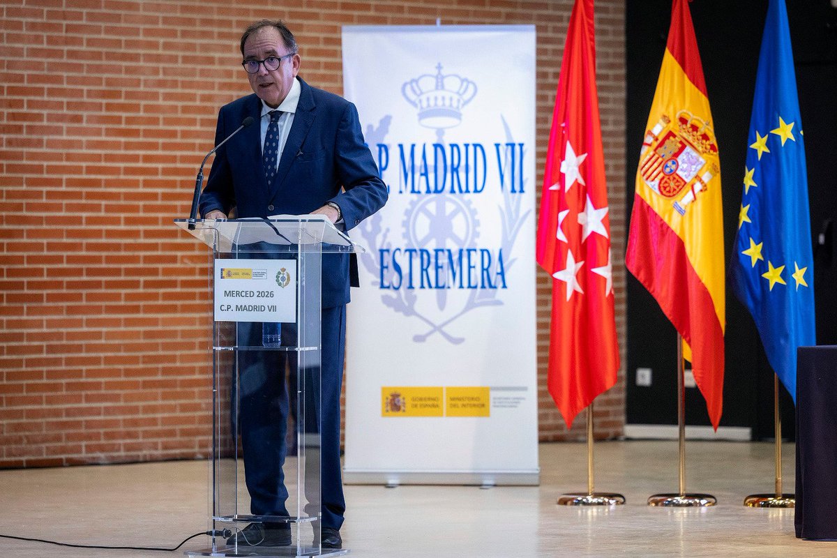 IIPPGob's tweet photo. 🏛️ El CP Madrid VII ha acogido el acto central de la #Merced, patrona de @IIPPGob.

🏅 4⃣ funcionarios han recibido la Medalla de Oro al Mérito Penitenciario por su trayectoria.

🤝 Ángel Luis Ortiz ha puesto en valor el compromiso de todos los profesionales penitenciarios. https://t.co/BirUMGN5kC