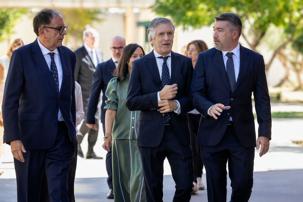 IIPPGob's tweet photo. 🏛️ El CP Madrid VII ha acogido el acto central de la #Merced, patrona de @IIPPGob.

🏅 4⃣ funcionarios han recibido la Medalla de Oro al Mérito Penitenciario por su trayectoria.

🤝 Ángel Luis Ortiz ha puesto en valor el compromiso de todos los profesionales penitenciarios. https://t.co/BirUMGN5kC