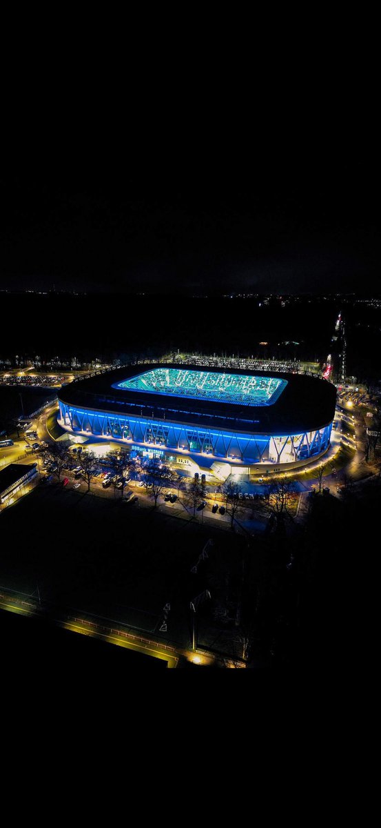 tomijasui's tweet photo. 🏟️ MAKSIMIR vs. WILDPARK

🇩🇪 Wildpark Karlsruhe
33.180 mjesta | ~155 mil. €

🇭🇷 Novi Maksimir
35.000 mjesta | 175 mil. € bez PDV-a

Po kapacitetu i cijeni — vrlo slični projekti. 🔵

Tako da price o cijeni padaju u vodu, a vizualno zaključite sami. https://t.co/xStPy5hGc4