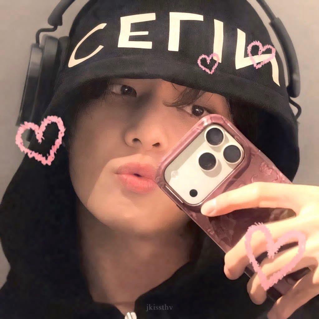 Armymahtk's tweet photo. @jaybswag_ @nessa_coments We urge @BIGHIT_MUSIC
@HYBEOFFICIALtwt to take urgent action and make BTS V's safety their utmost priority following these threats of physical harm

PROTECT TAEHYUNG 
PROTECT YOUR ARTIST
BIGHIT AND HYBE TAKE ACTION
#ProtectTaehyung #ProtectYourArtist https://t.co/G6sJHy3ctS