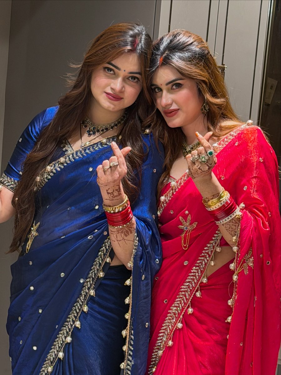 SOFTYXRIYA's tweet photo. Me and my di @queen_lipakshi meet after marriage she is looks amazing 💋 https://t.co/CpLNCbpt0F