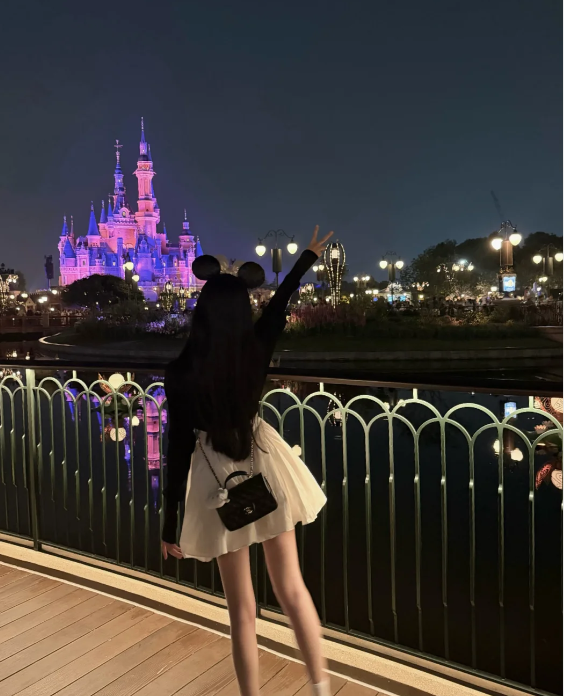 AnisaHamra's tweet photo. 我阳台上的东西堆着一直没收拾 #上海 #萝莉 #日常 https://t.co/OiK6zVlZjn